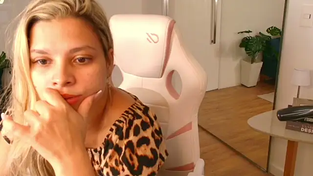 Snapshot of Florence_Ford chatting on 05/23/26, 11:03 Florence Ford online show from 05/23/26, 11:03