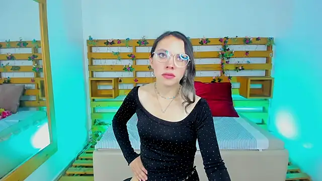 Ashley Benoit online show from 04/09/26, 01:27