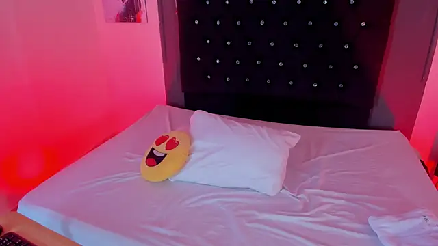 ChloeSterling online show from 04/21/26, 07:39