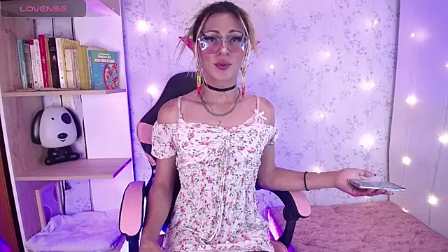  Alexaavandercloude online show from 04/28/26, 09:53