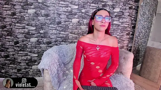 Snapshot of VioletWinters chatting on 05/21/26, 03:35 VioletWinters online show from 05/21/26, 03:35