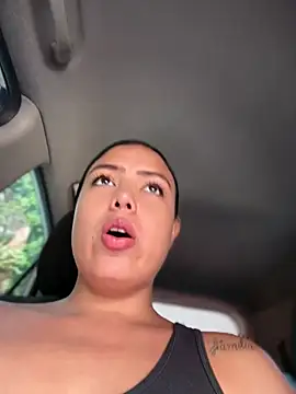 Snapshot of LauTul chatting on 04/07/26, 02:06 LauTul online show from 04/07/26, 02:06