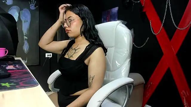 Snapshot of AryahMoonn chatting on 03/27/26, 03:12 AryahMoonn online show from 03/27/26, 03:12