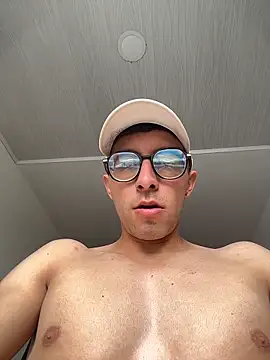 Snapshot of LeonBlazze chatting on 04/09/26, 03:17 LeonBlazze online show from 04/09/26, 03:17