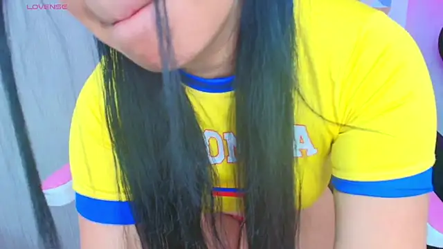 Snapshot of Kitty__meow chatting on 07/03/26, 12:44 Kitty meow online show from 07/03/26, 12:44