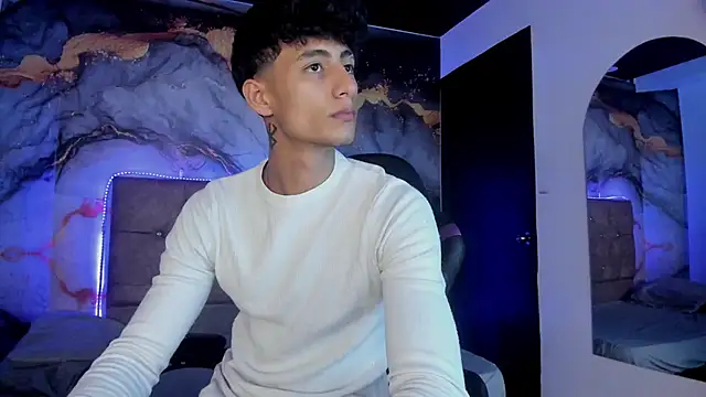 Snapshot of MaxiimoRomano_ chatting on 05/08/26, 01:27 MaxiimoRomano online show from 05/08/26, 01:27