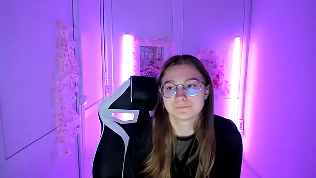 Mia kristal online show from 05/18/26, 08:09