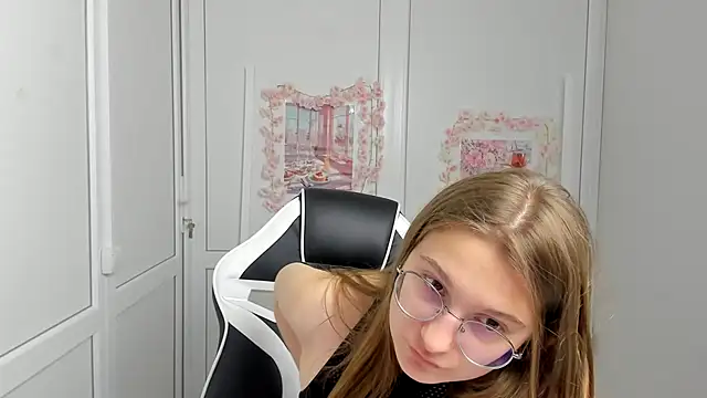 Mia kristal online show from 06/18/26, 09:14