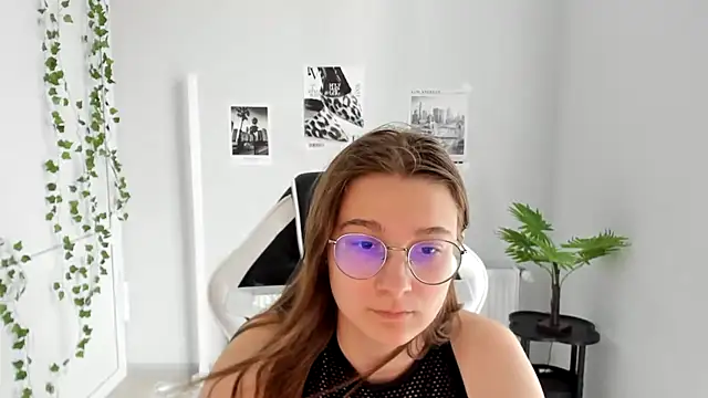 Snapshot of Mia_kristal chatting on 06/19/26, 08:18 Mia kristal online show from 06/19/26, 08:18