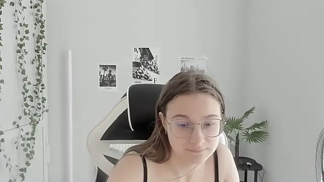 Snapshot of Mia_kristal chatting on 06/26/26, 08:41 Mia kristal online show from 06/26/26, 08:41
