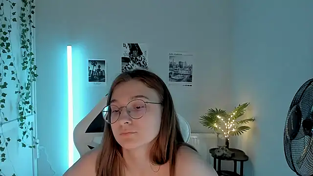 Snapshot of Mia_kristal chatting on 07/13/26, 08:06 Mia kristal online show from 07/13/26, 08:06