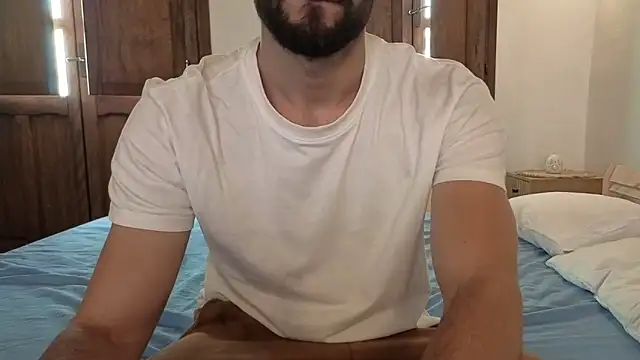 AmicisegretiITA online show from 05/17/26, 10:22