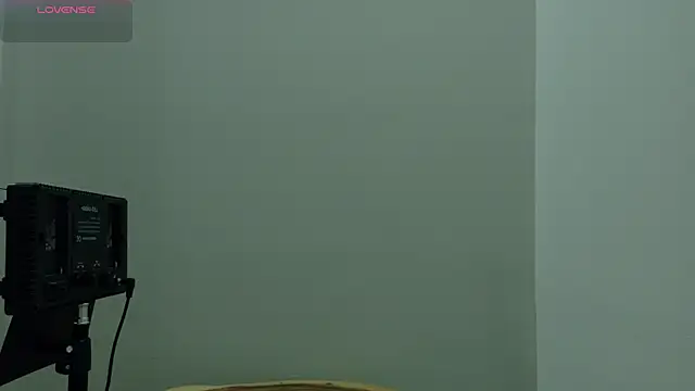 Snapshot of Megan_lux_ chatting on 07/18/26, 11:03 Megan lux online show from 07/18/26, 11:03