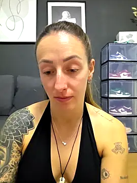 Snapshot of NicoleKaiser chatting on 04/06/26, 06:09 NicoleKaiser online show from 04/06/26, 06:09