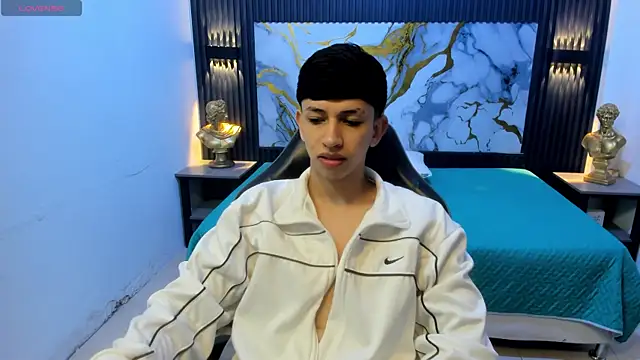 Snapshot of AdrianFranko chatting on 06/19/26, 01:26 AdrianFranko online show from 06/19/26, 01:26