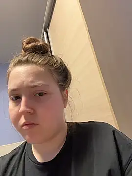 charmingggirl online show from 04/15/26, 02:57