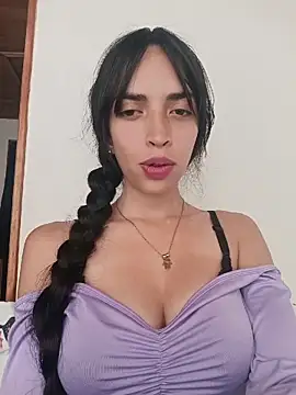 DolceLucie online show from 04/02/26, 07:55