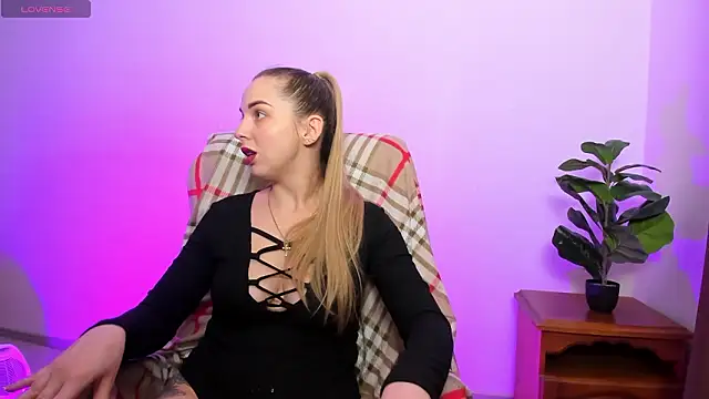 Snapshot of Alexandracandy chatting on 03/22/26, 09:02 Alexandracandy online show from 03/22/26, 09:02