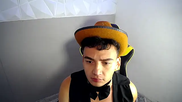 Snapshot of Mathias_twinkk chatting on 04/11/26, 03:55 Mathias twinkk online show from 04/11/26, 03:55