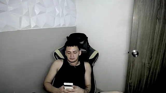 Snapshot of Mathias_twinkk chatting on 04/15/26, 04:30 Mathias twinkk online show from 04/15/26, 04:30