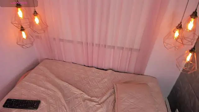 Snapshot of Magic_katt chatting on 03/28/26, 10:31 Magic katt online show from 03/28/26, 10:31