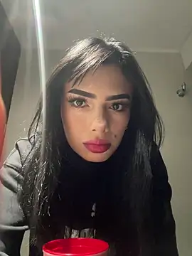 Snapshot of Magic_katt chatting on 05/18/26, 12:18 Magic katt online show from 05/18/26, 12:18