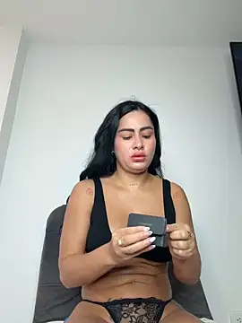 Snapshot of MoraFit_ chatting on 06/13/26, 02:04 MoraFit online show from 06/13/26, 02:04