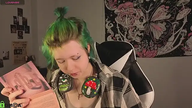 LittleKittenStar online show from 04/24/26, 03:31