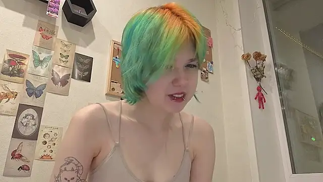 Snapshot of LittleKittenStar chatting on 06/03/26, 08:03 LittleKittenStar online show from 06/03/26, 08:03