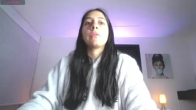 Snapshot of Melannyy_V chatting on 05/27/26, 01:19 Melannyy V online show from 05/27/26, 01:19