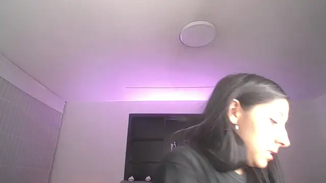 Snapshot of Melannyy_V chatting on 08/06/26, 01:02 Melannyy V online show from 08/06/26, 01:02