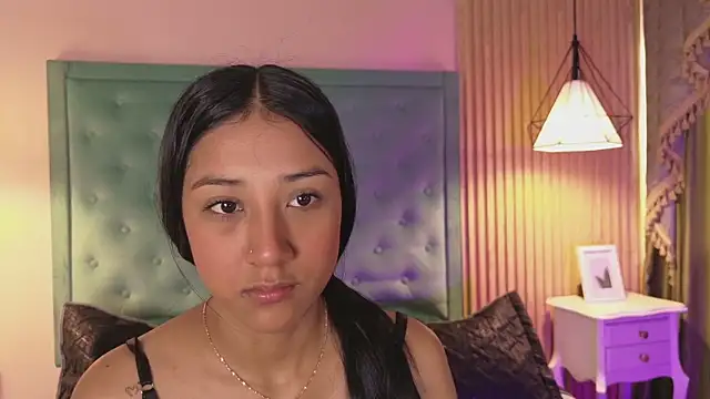 ninaBravu online show from 05/13/26, 12:35