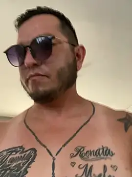 Snapshot of HOTB0Y18 chatting on 03/20/26, 04:01 HOTB0Y18 online show from 03/20/26, 04:01