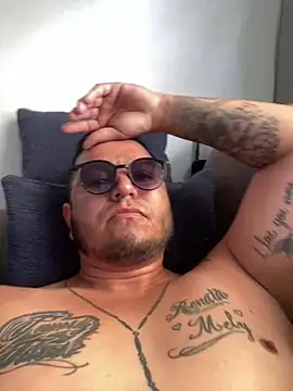 Snapshot of HOTB0Y18 chatting on 03/22/26, 10:35 HOTB0Y18 online show from 03/22/26, 10:35