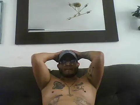 Snapshot of HOTB0Y18 chatting on 04/14/26, 07:42 HOTB0Y18 online show from 04/14/26, 07:42