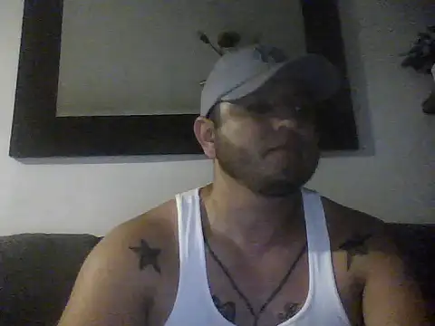 Snapshot of HOTB0Y18 chatting on 04/22/26, 07:11 HOTB0Y18 online show from 04/22/26, 07:11
