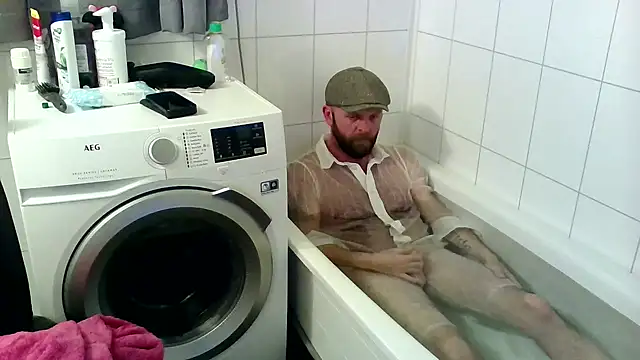 Snapshot of mrmoi1234 chatting on 03/22/26, 06:55 mrmoi1234 online show from 03/22/26, 06:55