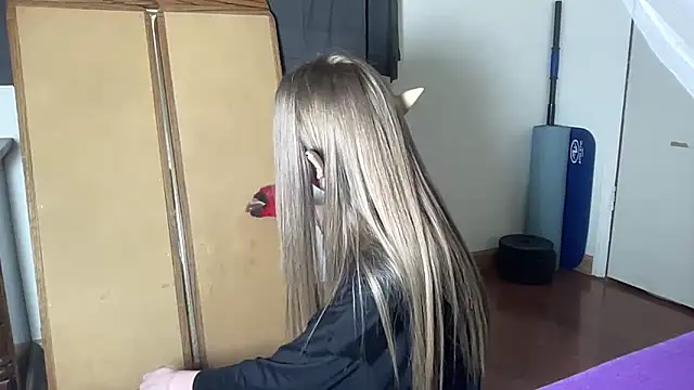 ElfGirlAna online show from 05/11/26, 04:04