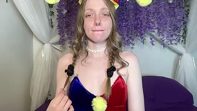 ElfGirlAna online show from 05/13/26, 02:36
