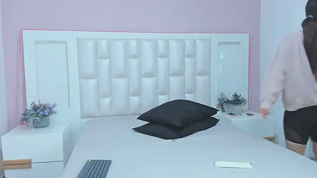 KylieLumi online show from 04/02/26, 12:03
