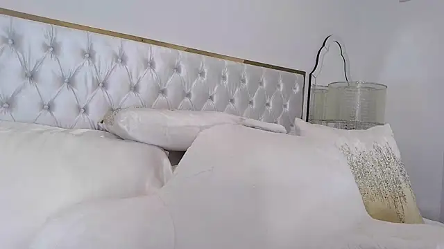 alexandragabrielle online show from 04/19/26, 03:28