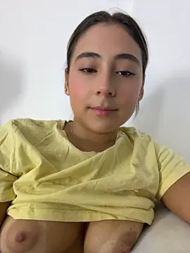 Snapshot of MelodyRey__ chatting on 05/11/26, 01:44 MelodyRey online show from 05/11/26, 01:44