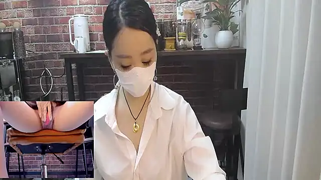 Latte-01 online show from 04/17/26, 02:58