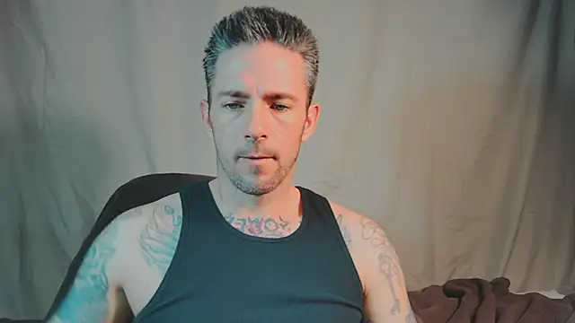 Snapshot of SkylarrGrey chatting on 05/19/26, 04:08 SkylarrGrey online show from 05/19/26, 04:08