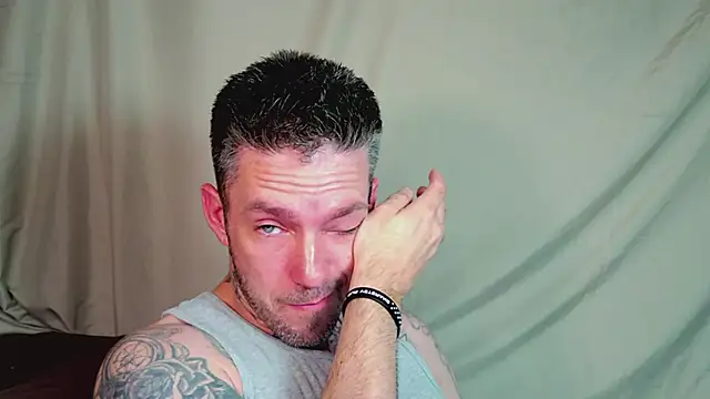 Snapshot of SkylarrGrey chatting on 06/15/26, 04:58 SkylarrGrey online show from 06/15/26, 04:58
