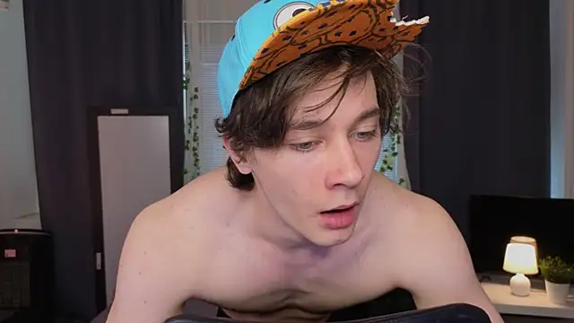 Snapshot of KevinStrike chatting on 03/26/26, 02:44 KevinStrike online show from 03/26/26, 02:44