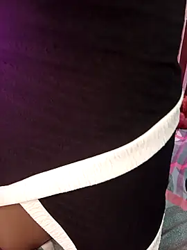 Snapshot of 9t_Swag chatting on 03/27/26, 01:33 9t Swag online show from 03/27/26, 01:33