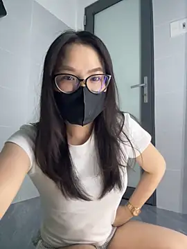 Snapshot of Evelyn9xzz chatting on 03/25/26, 04:13 Evelyn9xzz online show from 03/25/26, 04:13