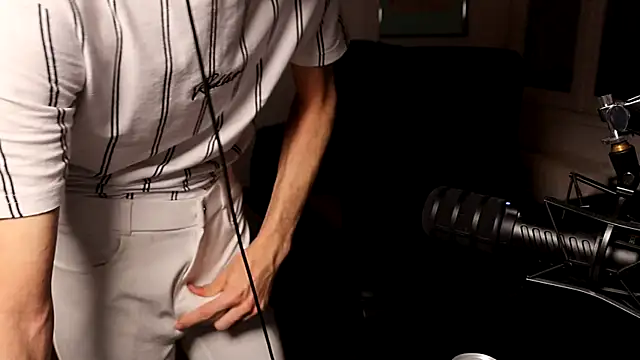 leggingshot1 online show from 05/12/26, 07:44