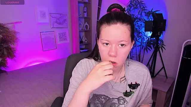Vanessa ama online show from 05/18/26, 05:24